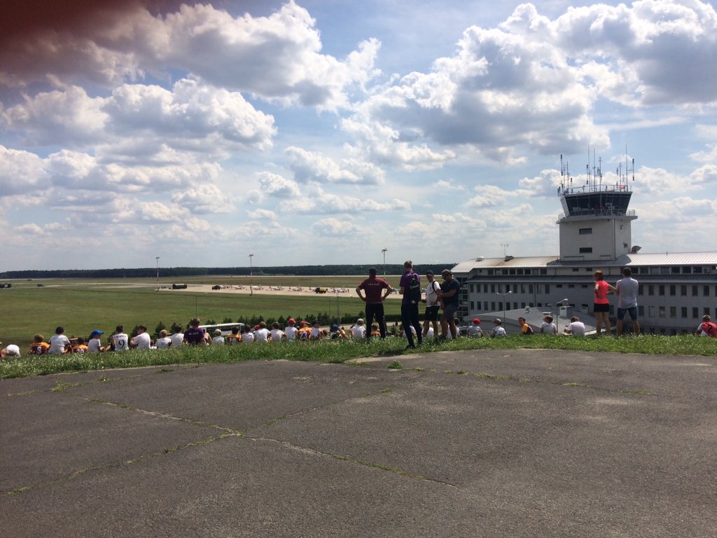 UKS_Zagle's tweet photo. 😎Jesteśmy w 32. Bazie Lotnictwa Taktycznego. Zaraz będziemy oglądać odloty wielu samolotów🔥🔝 🛩 https://t.co/czq3TIjonT