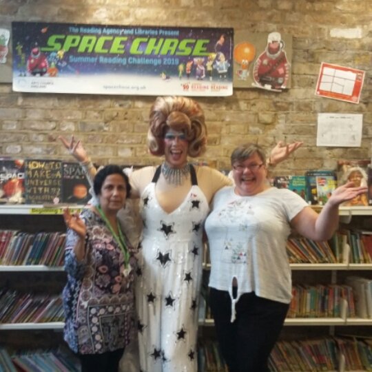 LibraryTown's tweet photo. Well, we had opera yesterday and today, fabulous Mama G came to visit! After a story time she agreed to pose for some photos with star struck librarians! #MamaG #littlepanto #dragstorytime https://t.co/L0zKHddtFX