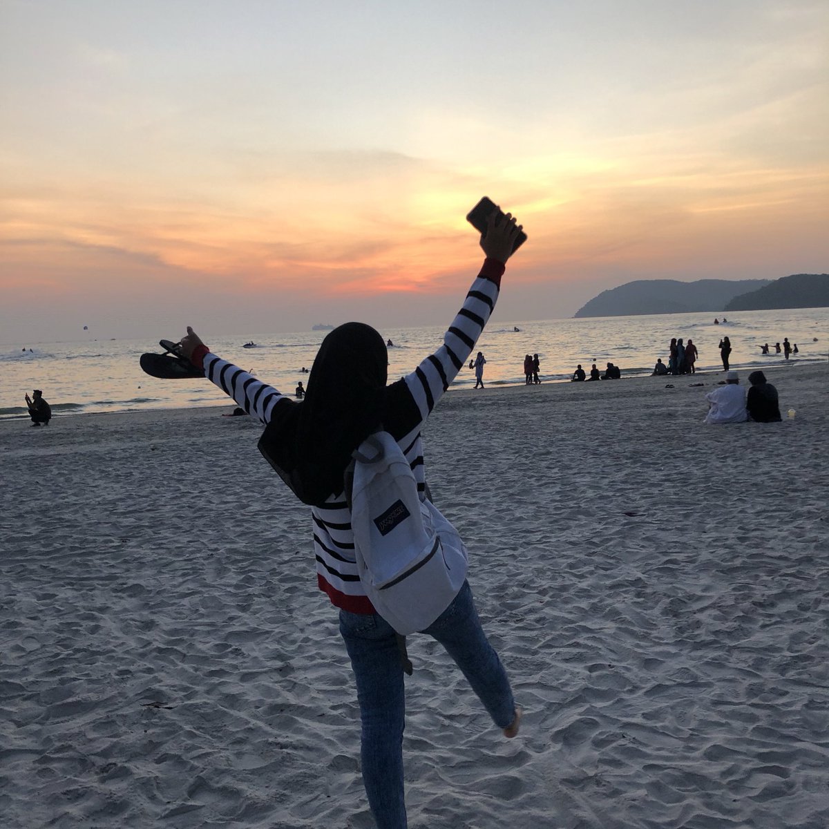 cixsgf's tweet photo. sunsets w jaehyun??? 🥰🥰🥰
#NCTzenSelcaDay #nsld https://t.co/HBYE5vhXbf