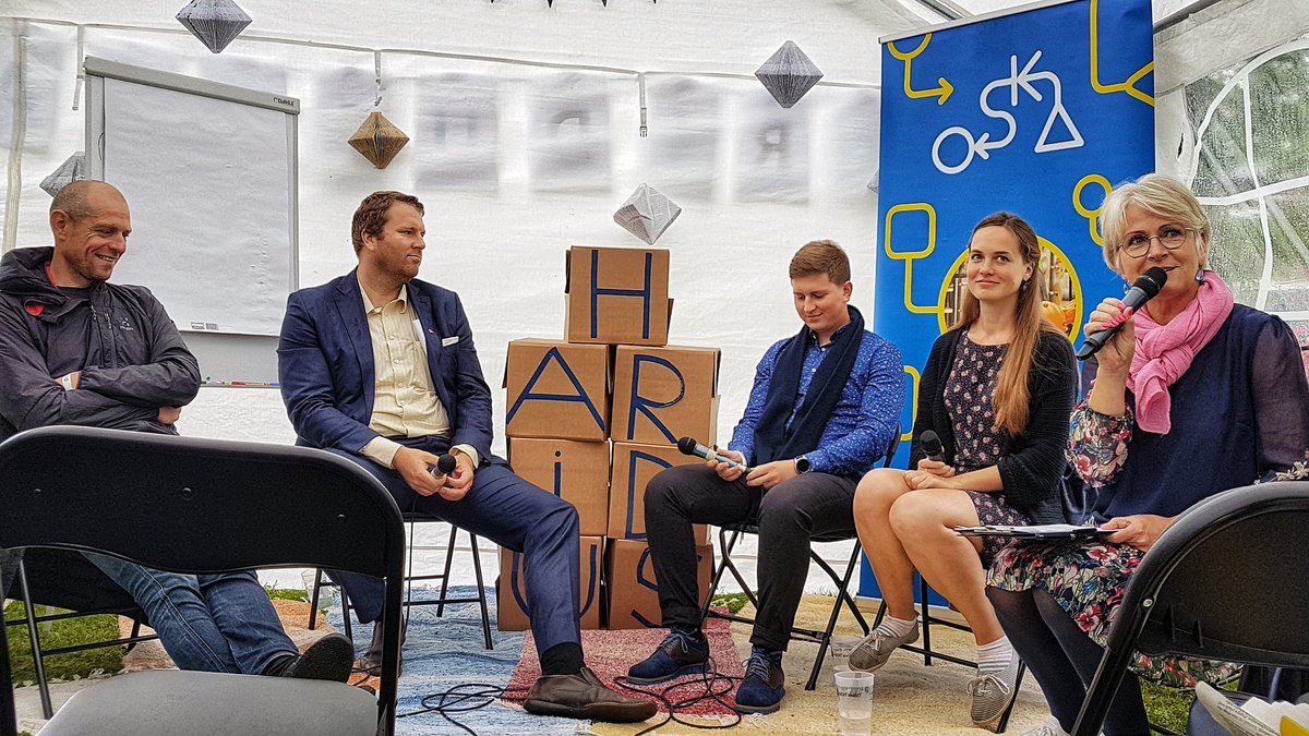 OSKA (@oska_futurework) on Twitter photo Marcus Ehasoo: Keemia ja füüsika hakkab õpilasi huvitama siis, kui nad aru saavad, kuidas neid teadmisi praktilises elus kasutada. #OSKA #haridusala #tulevikutöö #arvamusfestival <a href="/taaviveskimagi/">Taavi Veskimägi</a> Marcus Ehasoo: Keemia ja füüsika hakkab õpilasi huvitama siis, kui nad aru saavad, kuidas neid teadmisi praktilises elus kasutada. #OSKA #haridusala #tulevikutöö #arvamusfestival <a href="/taaviveskimagi/">Taavi Veskimägi</a>
