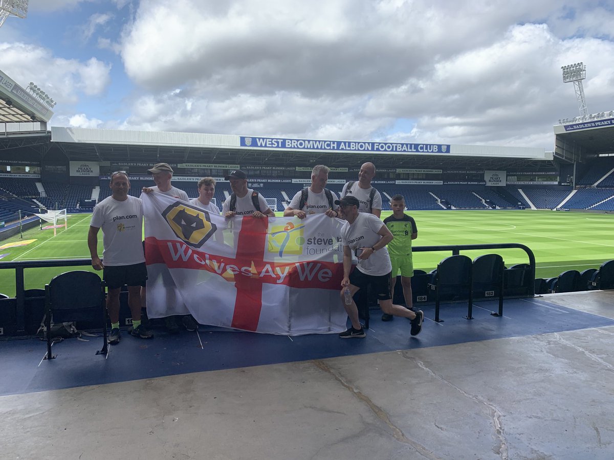 Stuartbox3's tweet image. Well that was funny! Let us in the ground reluctantly and then I pulled our flag out! The look on their faces 😂 Just took the piss whilst smiling ! Charitywalk.co.uk