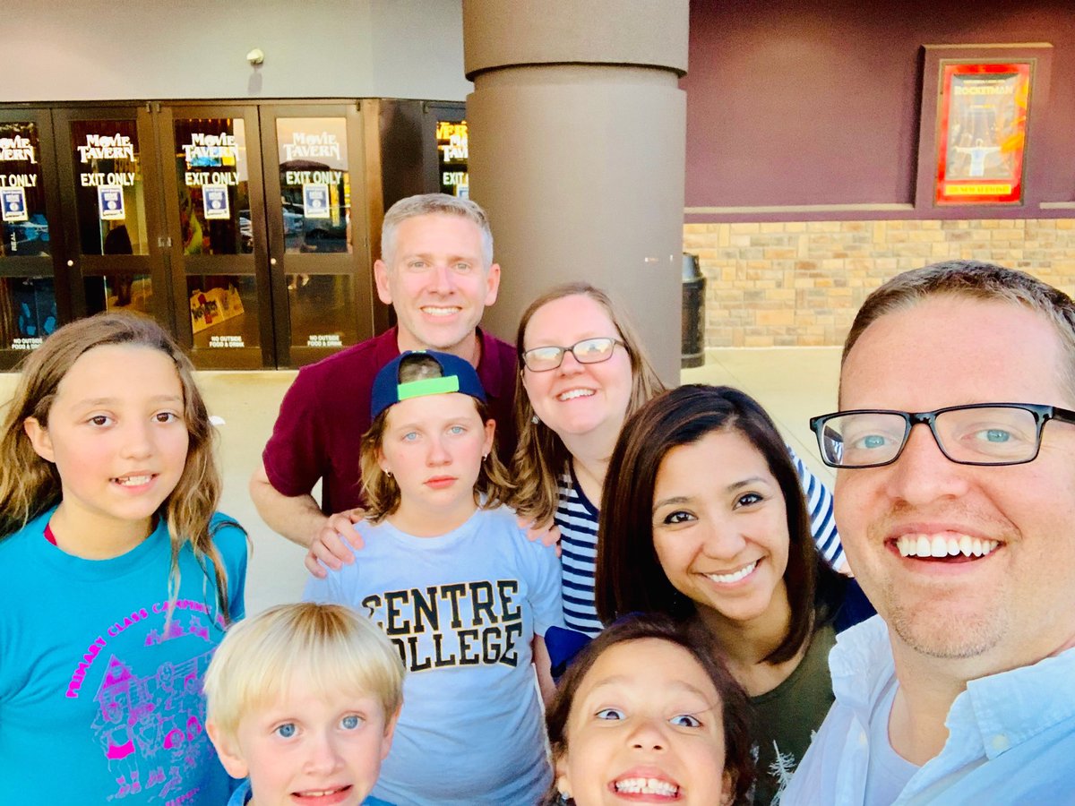 Ale_Haggard's tweet photo. ⁦@MaxwellCougars⁩ #SummerSelfieChallenge #vivaverano https://t.co/wLLjBCr10d