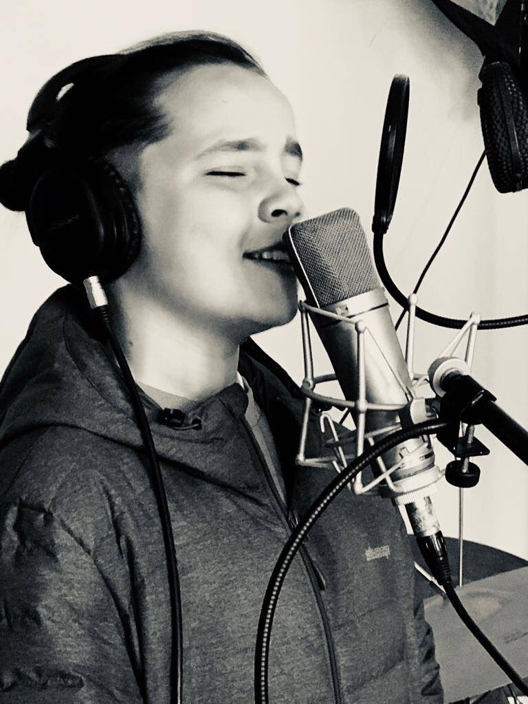 Singer songwriter Tomos Newman from Pembrokeshire is 13 and loves performing.

Tomos recorded his first EP "Get Better" in January 2019. You will be blown away when you listen to him- we were!

Here's a selection- tomosnewman.co.uk/audio-tracks

thebigcwtch.com/shop-booking-o…