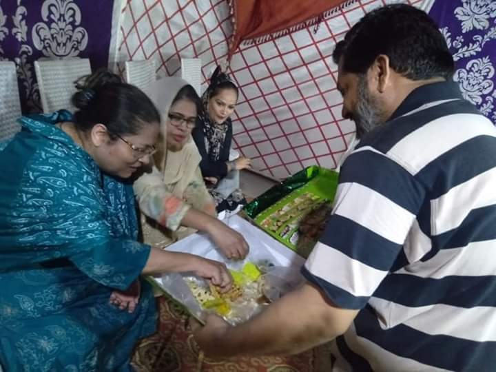 AllNewsOne's tweet photo. پاک سر زمین  پارٹی کورنگی ٹاؤن یوسی ۳۰ ریاض چوک  نیشنل کونسل ممبر بلقیس مختیار ، نائلہ منیر نے شعبہ خواتین کی باجیوں  کو ۲۱ جولائی کے  کامیاب جلسہ کی مصطفی کمال بھائی کی طرف سے مبارکباد دی اور کے او سی ممبر عرفان وحید ، ٹاؤن صدر نبی داد اور ٹاؤن کمیٹی نے مٹھائی تقسیم کی.

#PSP https://t.co/nVxbfoBMs9