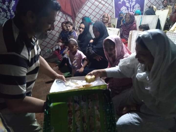 AllNewsOne's tweet photo. پاک سر زمین  پارٹی کورنگی ٹاؤن یوسی ۳۰ ریاض چوک  نیشنل کونسل ممبر بلقیس مختیار ، نائلہ منیر نے شعبہ خواتین کی باجیوں  کو ۲۱ جولائی کے  کامیاب جلسہ کی مصطفی کمال بھائی کی طرف سے مبارکباد دی اور کے او سی ممبر عرفان وحید ، ٹاؤن صدر نبی داد اور ٹاؤن کمیٹی نے مٹھائی تقسیم کی.

#PSP https://t.co/nVxbfoBMs9