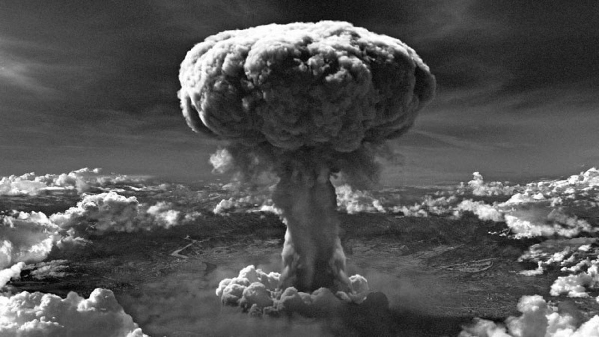 jhonysasaki's tweet photo. No dia 6 de agosto de 1945, o então presidente norte-americano Harry Truman fez um discurso anunciando o que o povo japonês sofreria nos próximos dias: o lançamento de duas bombas atômicas às cidades de Hiroshima e Nagasaki.  #comunidade #comunidadebrasil https://t.co/vbiEv2wSnh https://t.co/o8C9pp4eUS