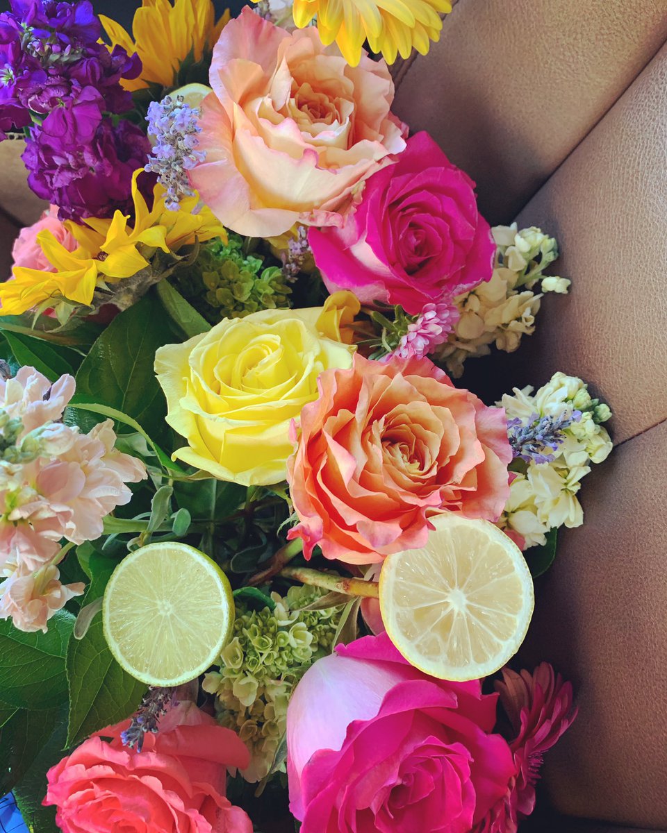 FLOWERBOSS1's tweet photo. Good Morning! ☀️ 
.
.
Fresh! FREE! Fridayyyy! 
.
.
Mention this post and get free delivery  until 3pm today!
.
.
Flower Boss
4802 S. 14th 
Abilene, TX. 79605 
325-829-1922 
#flowerbossbigcountry #freshfriday #freshowers #abilenetx #abilenetexas #bigcountry #flowers #flowershop https://t.co/9WYayll0Qr