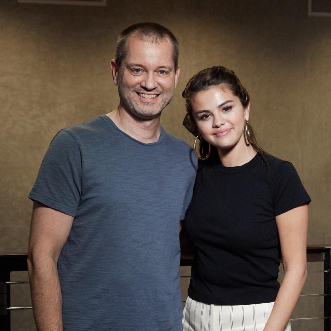 ThrowbackSeIena's tweet photo. August 9, 2018: Selena at Intellectual Ventures in Seattle, Washington https://t.co/xQNIxqlVKL