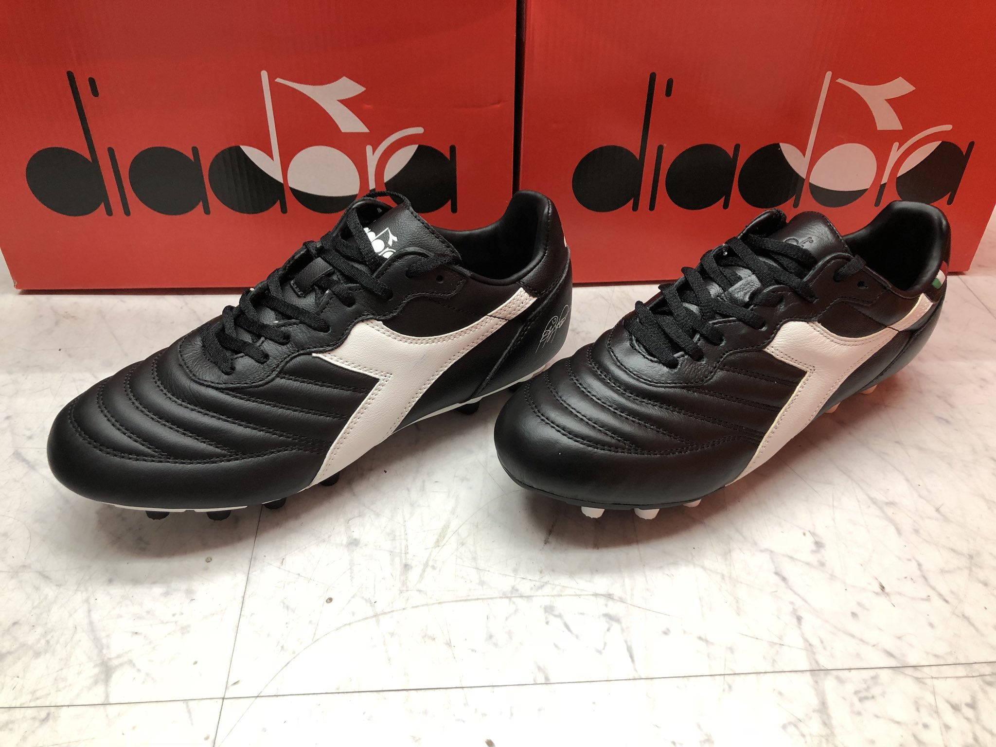 フットボールショップ パシオン 川越店 入荷しました ディアドラのサッカースパイク Diadora ロベルトバッジョ R10 聖なるポニーテール Fantasista バッジョ通し T Co 3zkxbadlqc Twitter