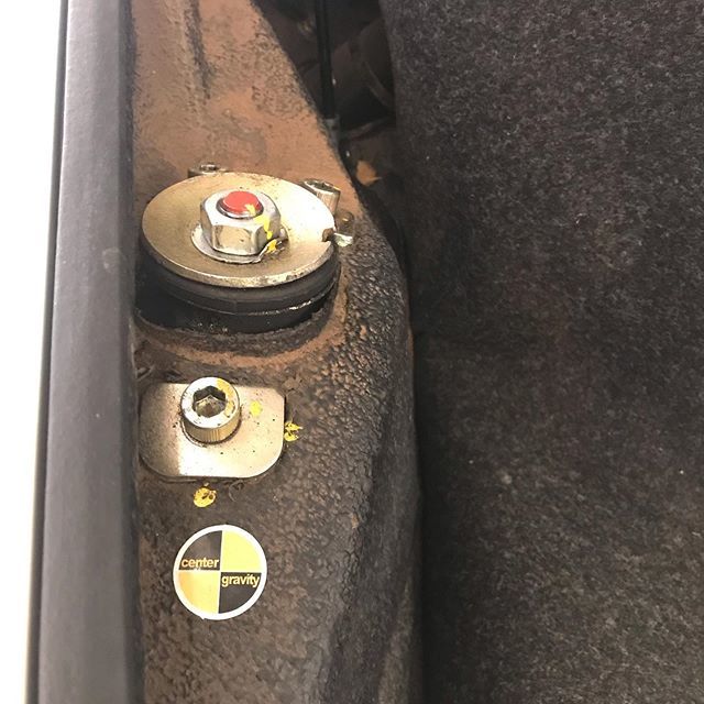 centergravityuk's tweet photo. #globalrallyorg #globalrally2018 #early911 #early911sregistry #porsche911 # #classicporsche911 .....
.
.
.
Adjusting front camber.  Vietnamese road and a discrete reminder that we’ve been there too! https://t.co/30yH9IqOZz https://t.co/hB4filezao