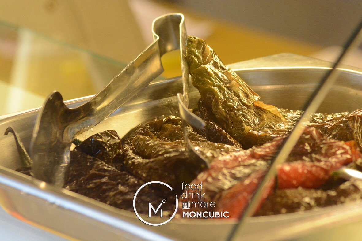 moncubic's tweet photo. 💯Es hora de aprovechar el Take Away e ir a por unos pimientos de padrón 🌶 #moncubic #food #takeaway #fooddrinkandmore #playa #mediterraneo #comidaparallevar #comida https://t.co/VPf9DC1tKV