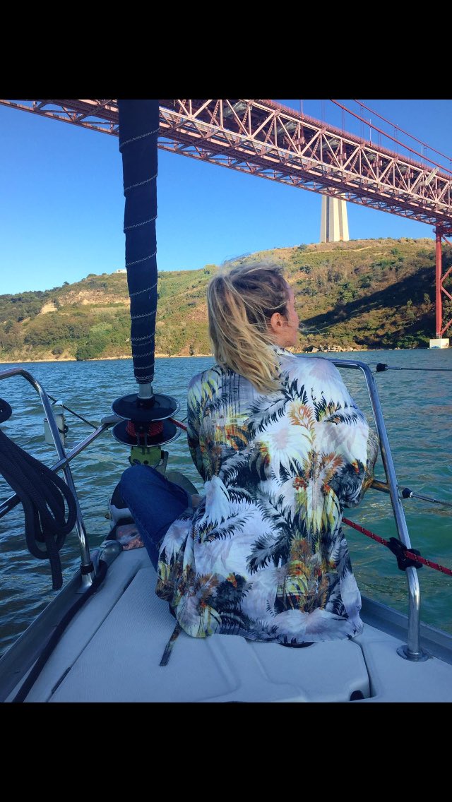 EnoraMofficiel's tweet photo. Quelques jours de vacances ... Et vous ? Que faites vous ? Je vous embrasse fort . https://t.co/QkxbvIJmlu