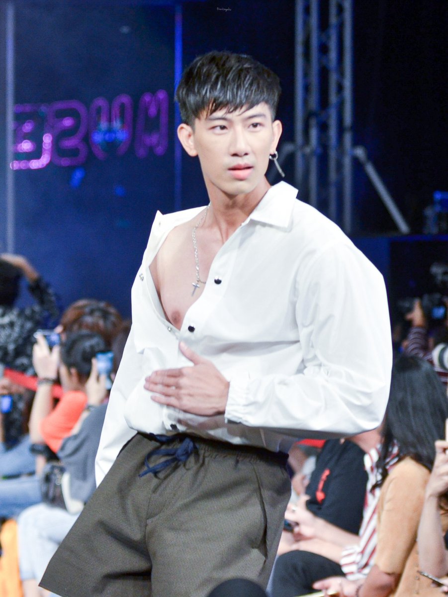 blackayako's tweet photo. เด็กสมัยนี้นี่มันจริงๆ 😳
@beesathainpong 
#C4theanniversary #ConversationThailand  
#beesathainpong
#ช้างเผือกอยู่ในป่า https://t.co/sV1X0zgbax