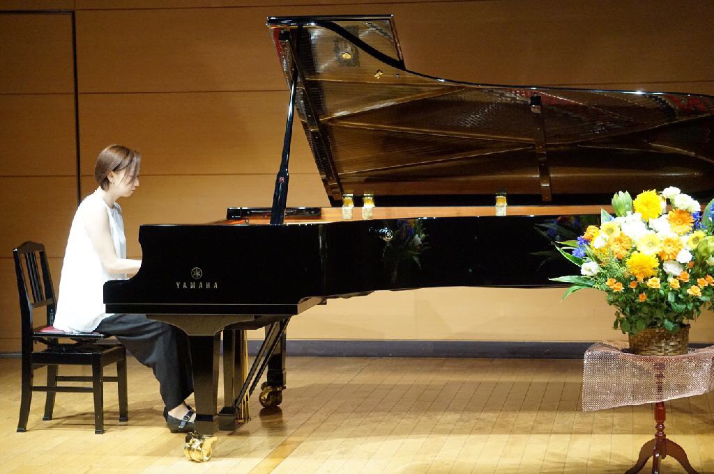 ピアノって残酷。同じピアノなのに違う人が弾くと全く違う音がする。
悔しくて苦しくて思い通りにならなくて泣いて。
それでも「誰か」が弾くピアノを心から素敵だって思う。
「あー、やっぱり、こんなにもピアノが好きだ」って思う。
…バカだろ(笑)