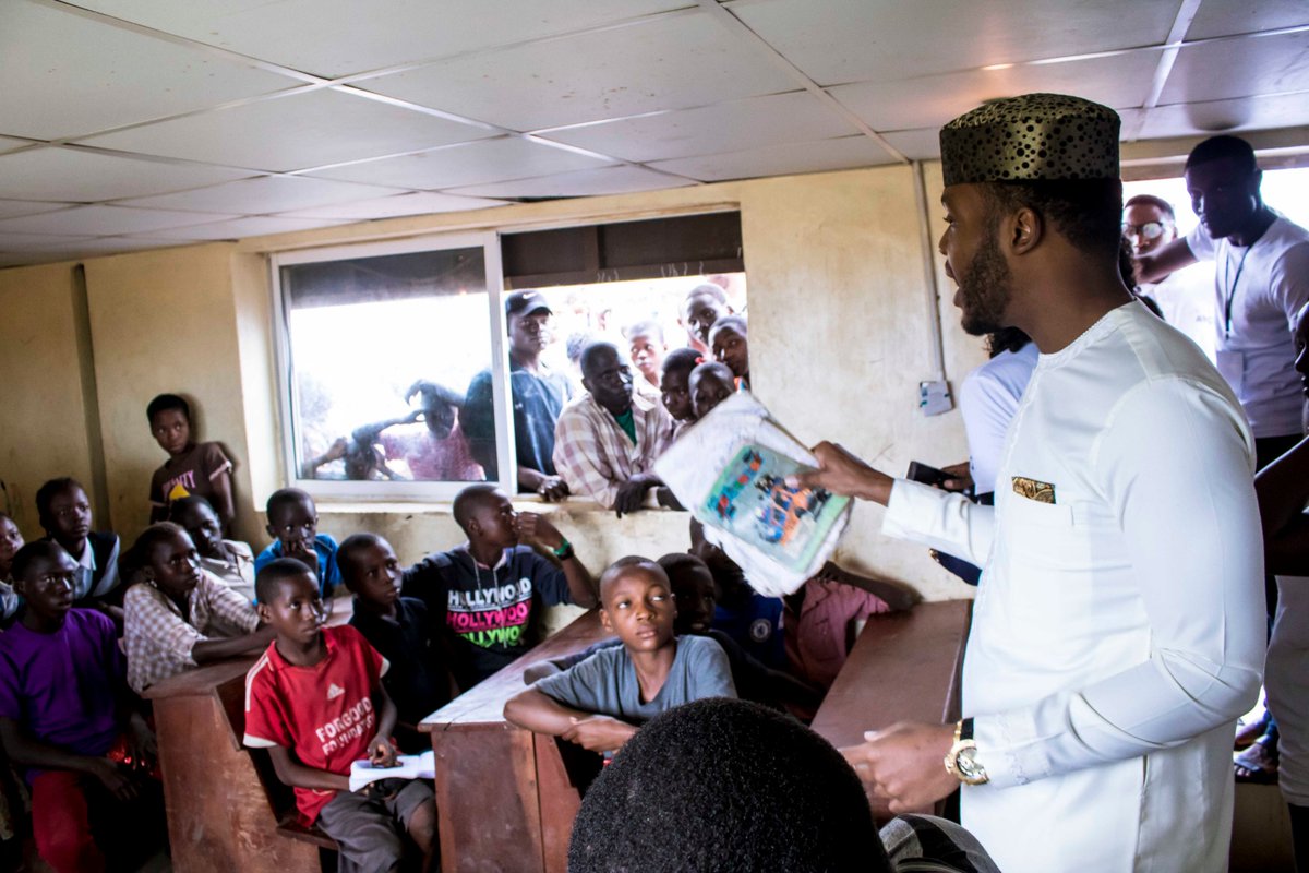 AhamRochas's tweet photo. Information and communication technology has taking over the global economy and lot of children in Nigeria do not know how to use a computer.
Yesterday, we went to an IDP camp at New Kuchigoro Abuja, to teach children the basics of Information and Communication Technology
#AROFDN https://t.co/VRQD7C4rJi