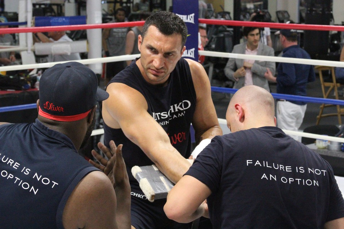 Klitschko's tweet photo. See possible failure, or a failure itself as a new life changing opportunity! Sometimes that's easier said than done. How do you deal with defeats?
https://t.co/akialxPXH5
#defeatdefeatism #endurance #facethechallenge #change #challengemanagement https://t.co/AMqOjSiecl