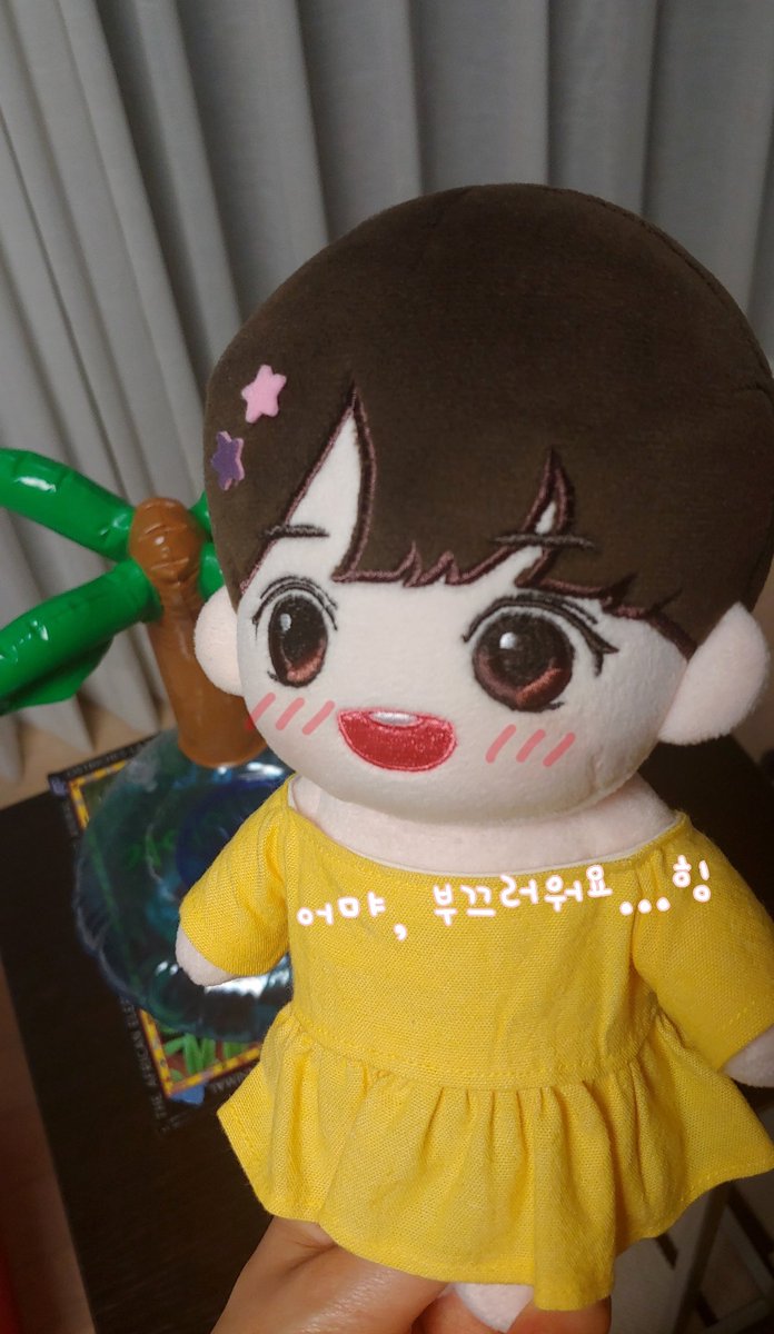 jsomsom_mama's tweet photo. 옷 바꿔입히려다가 귀여워서 찰칵!!♥
#아이윙 #제이네솜솜이들 #박지훈인형 https://t.co/nL6U0KjFIK
