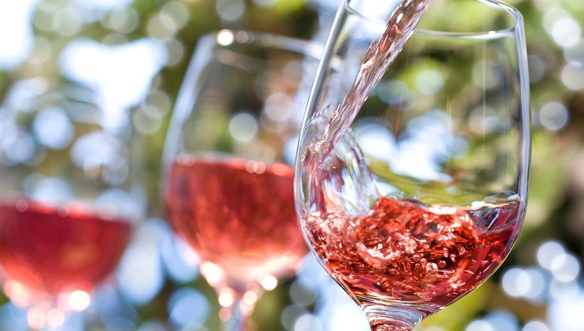 franceinter's tweet photo. "Le premier vin au monde a été un rosé" : retour historique sur un vin clairet https://t.co/tn6K0PkIKP https://t.co/d2JWMQjRP4