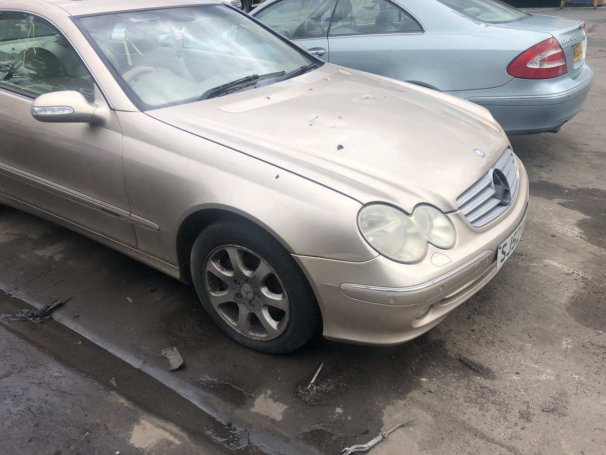 DronsfieldLee's tweet photo. #FridayMotivation record week for all @dronsfields 100 vehicles arrived in for breaking #carsforbreaking #usedmercedescarsandparts #recycling #keepingbritainclean #mercedesexports โ๏ธ03332401020 https://t.co/OruRbJLuQz
