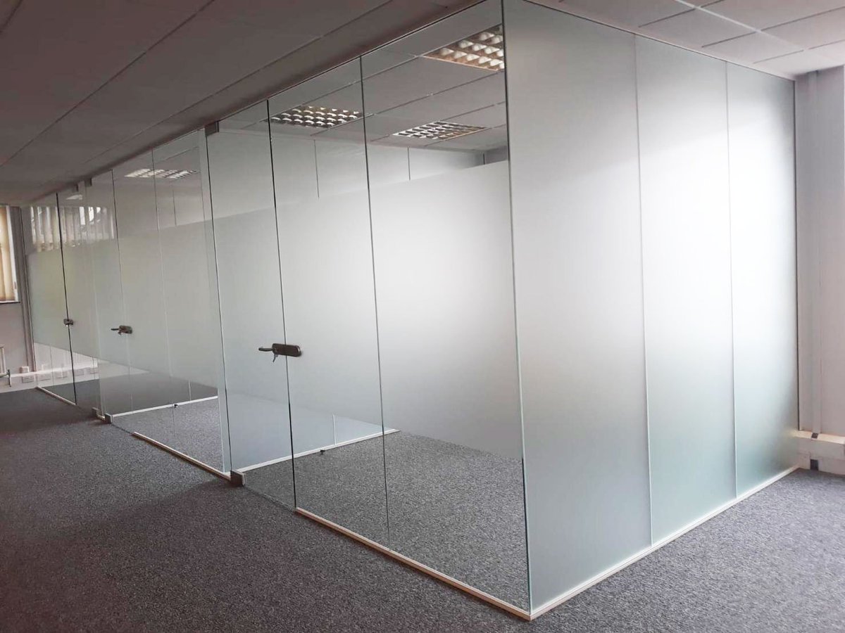 акустические стекла. акустическое стекло а1666701001. Frameless glazing of terraces in canada. акустическое стекло. перегородки из закаленного стекла.