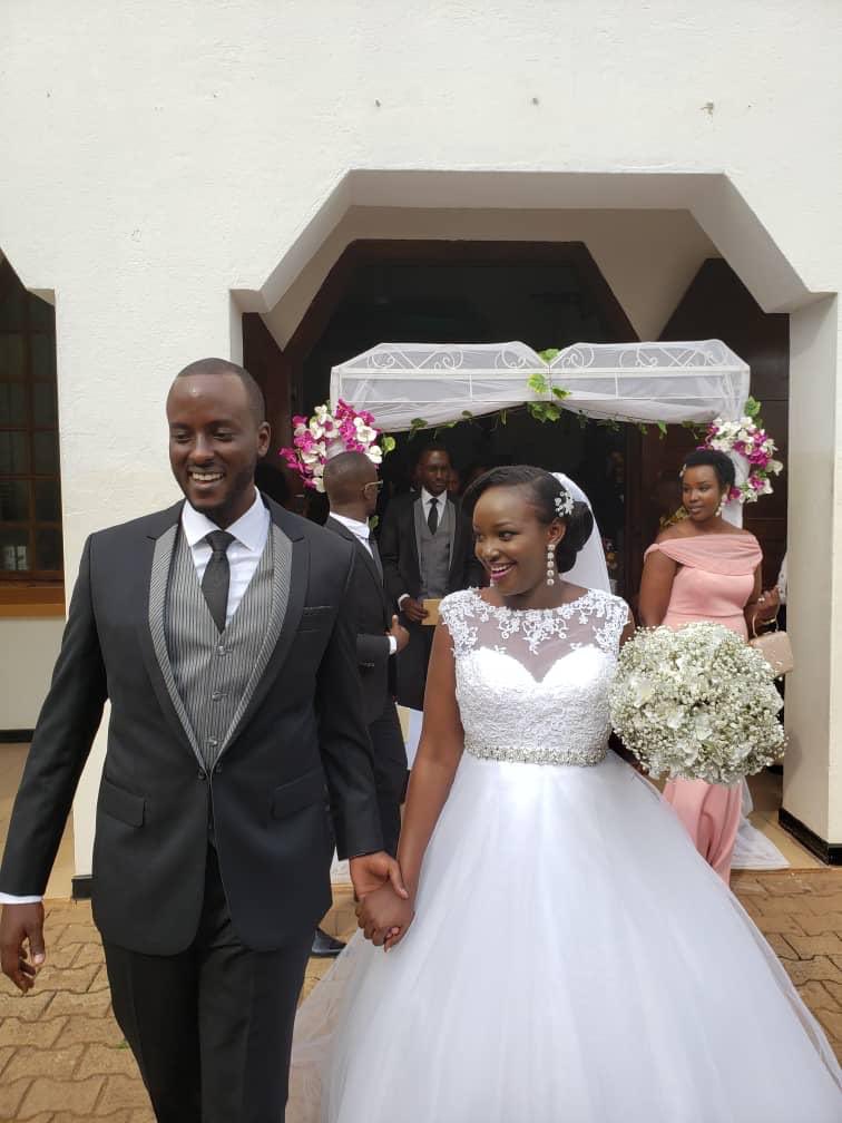 Simples__Ent's tweet photo. A little #FBF to another #SimplesEnt Wedding. Thank you Mr and Mrs Mucunguzi for trusting us on your big day.
Get in touch today to book DJ Services and a PA System for your big day. https://t.co/kWp6t43quM