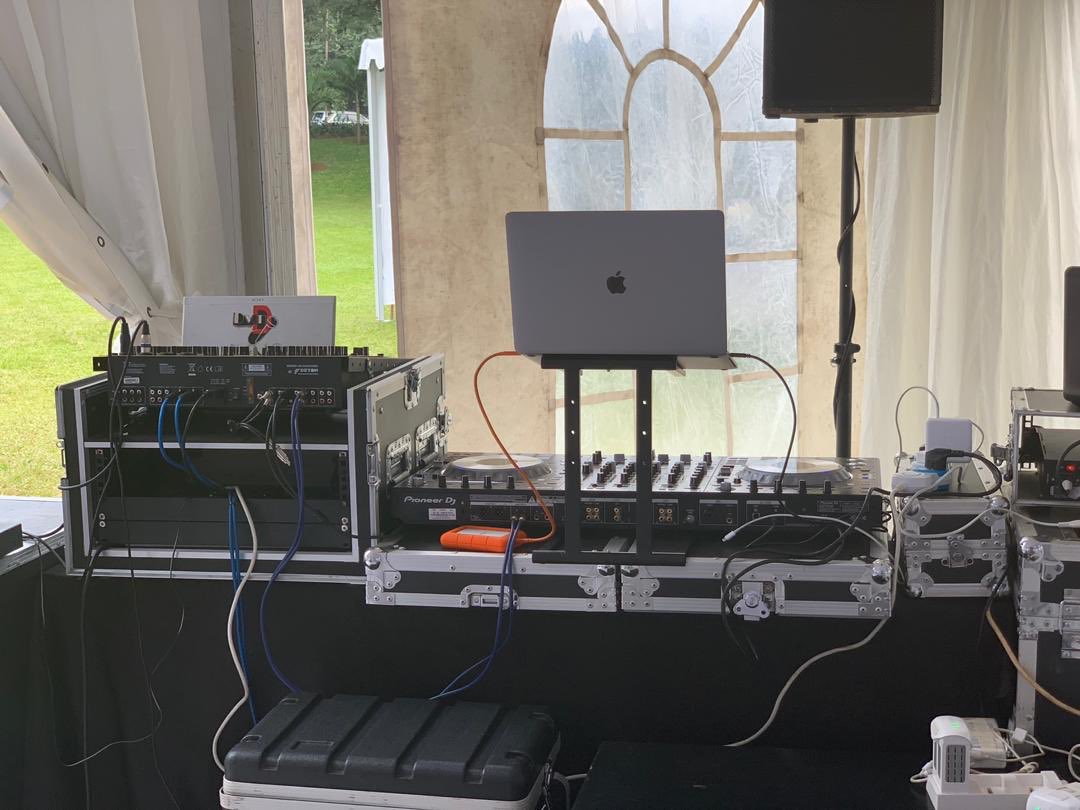 Simples__Ent's tweet photo. A little #FBF to another #SimplesEnt Wedding. Thank you Mr and Mrs Mucunguzi for trusting us on your big day.
Get in touch today to book DJ Services and a PA System for your big day. https://t.co/kWp6t43quM