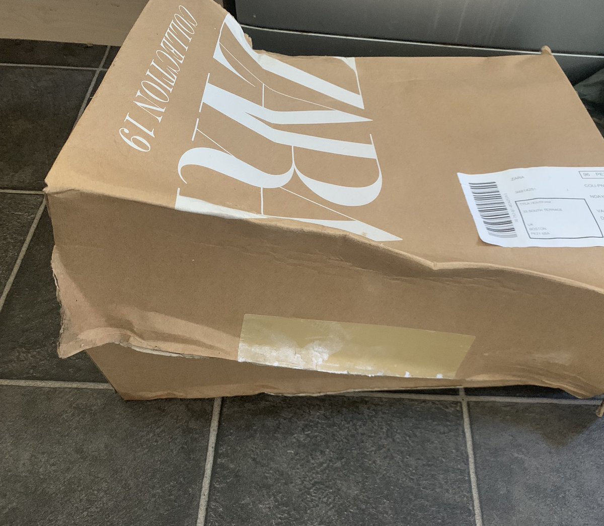 blaydezilla's tweet photo. So this is how @Hermesparcels left my friends £200 Zara order....not worth £200 anymore though as some of it’s missing! @tylahousham https://t.co/UDIpsn2eFl