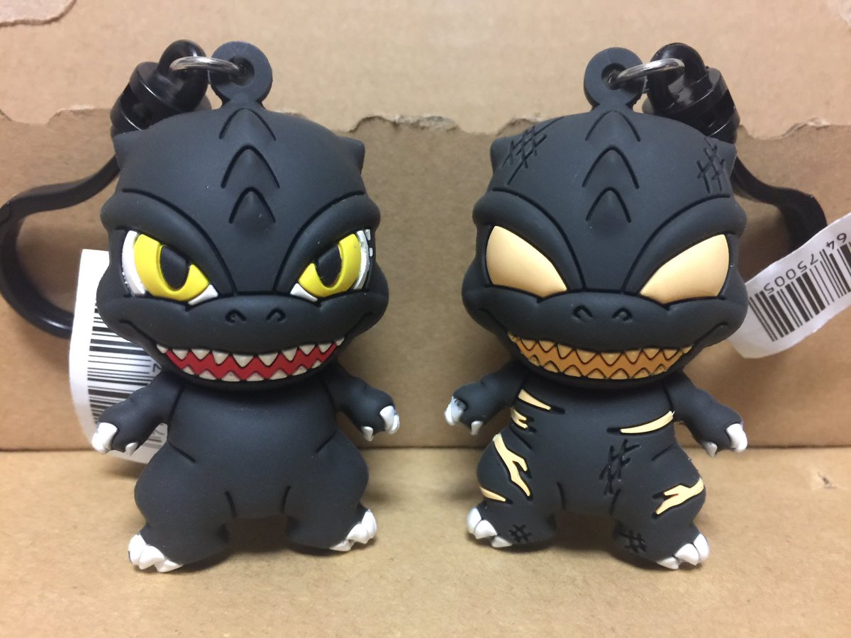 Mune モノグラムさんのフィギュラル バッグクリップ ゴジラkomの開封結果 ゴジラとバーニングゴジラがきたのは凄い嬉しい ゴジラとギドラ目当てで大きいのを選んだのですが モスラの幼虫と卵 が意外にデカくて 卵が被りました