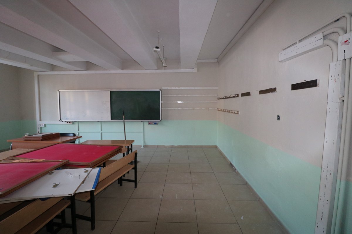 #GönüllülükYılı çalışmaları kapsamında boyadığımız Aydınca Şehit Hüsamettin Gökçe İlkokulu'nun boyamadan önceki ve sonraki fotoğraflarından bazıları.
#GençlerinİyilikAğacı 
#AyınGönüllülükHareketi