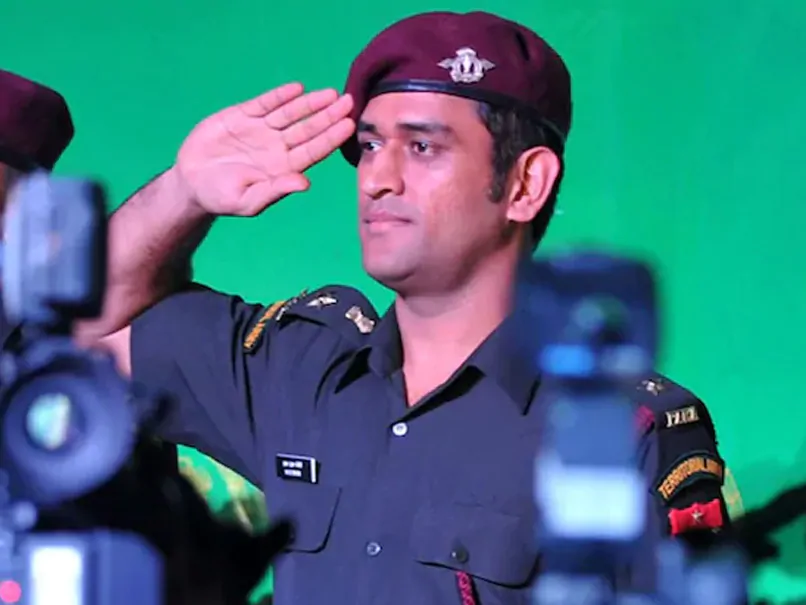 ndtv's tweet photo. Lt Col MS Dhoni likely to unfurl national flag in Leh on Independence Day https://t.co/IDquj3thXE https://t.co/0ySrRWwALZ