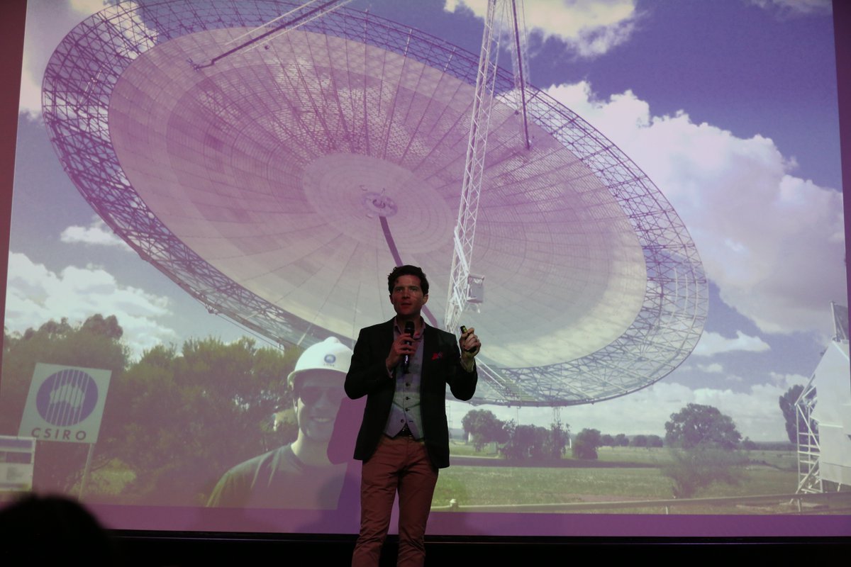 Aus_ScienceWeek's tweet photo. Thank you Gold Coast libraries for arranging this amazing #scienceweek event with @astroduff to kick off your #sciencespectacular series. nb the photo of PKS is about as close as Alan is allowed to go to The Dish now π‘β
https://t.co/T0QjucVV4y https://t.co/lYqRYiAFQI