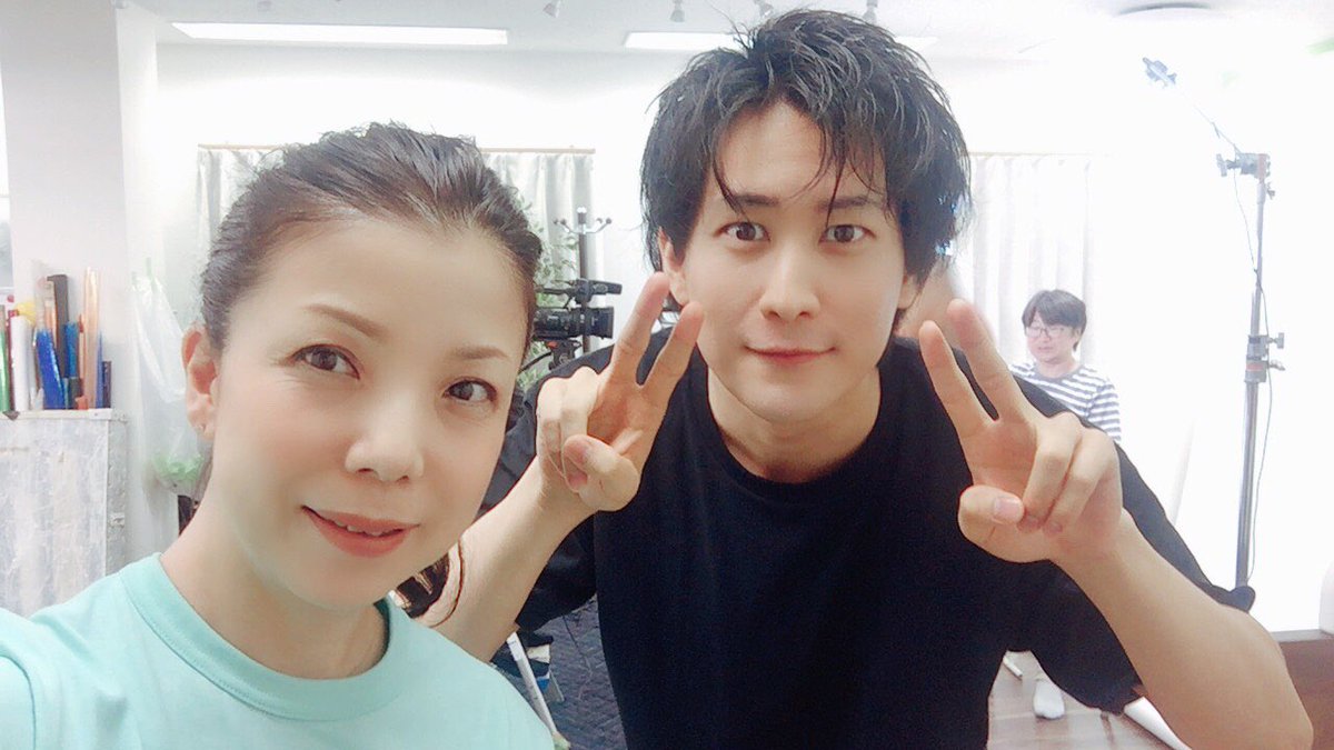 jankarve's tweet photo. とても親切なメイクの藤枝さんと。
上品で温かい頼りになるプロフェッショナル。昨日今日��映像の現場で、楽しくて自然と頑張れるチームでした。様々の分野の先輩達から学びが沢山ある二日間。またお会いできますように！ https://t.co/ONEsh5R3mv
