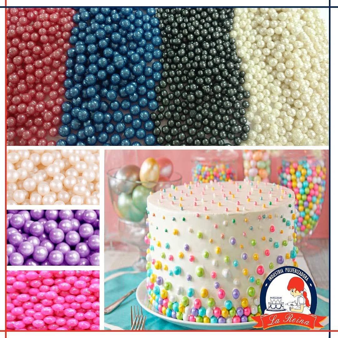 Granos de perlas comestibles y grageas muy coloridas para decorar tartas y  postres