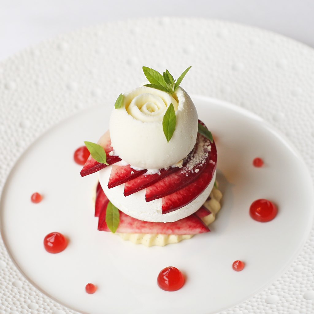 Gordon Ramsay on Twitter "Blood nectarine, meringue, lemon verbena