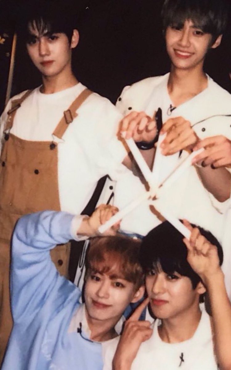 feniloppu's tweet photo. I LOVE YOU GUYS SO MUCH 🥰 I WILL SUPPORT AND WAIT FOR YOU GUYS DEBUT WITH BY9 😘❤️
#BY9 #BY9_DEBUT #BY9_WAIT_FOR_DEBUT #WAIT_FOR_DEBUT_BY9 #BEYOURNINE #BEMYNINE #BY9_BE_YOUR_NINE #DEAR9 #HWANGYUNSEONG #LEEJINHYUK #KIMMINKYU #LEESEJIN https://t.co/leIKyB3abQ