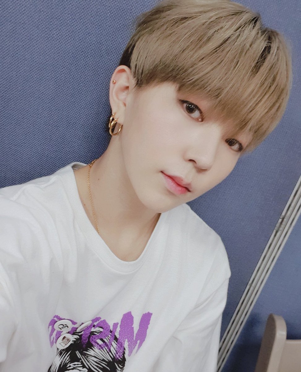 Cali1team's tweet photo. [#1TEAM #정훈 #JUNGHOON]
Hace mucho calor y todos los que vinieron hoy muchas gracias ~~!! Mañana es el final de la transmisión de música. 😭 Hasta mañana ~~❤️
@1team_twt @1team_official
#TEAMONE https://t.co/rVDrbcC1bP
