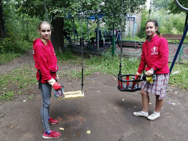 newrubezh's tweet photo. Юрьевецкие новорубежцы помогли благоустроить детскую площадку #НовыйРубеж #ИвановскаяОбласть #Юрьевец https://t.co/faKbtkvzPj https://t.co/j3udM8fm83