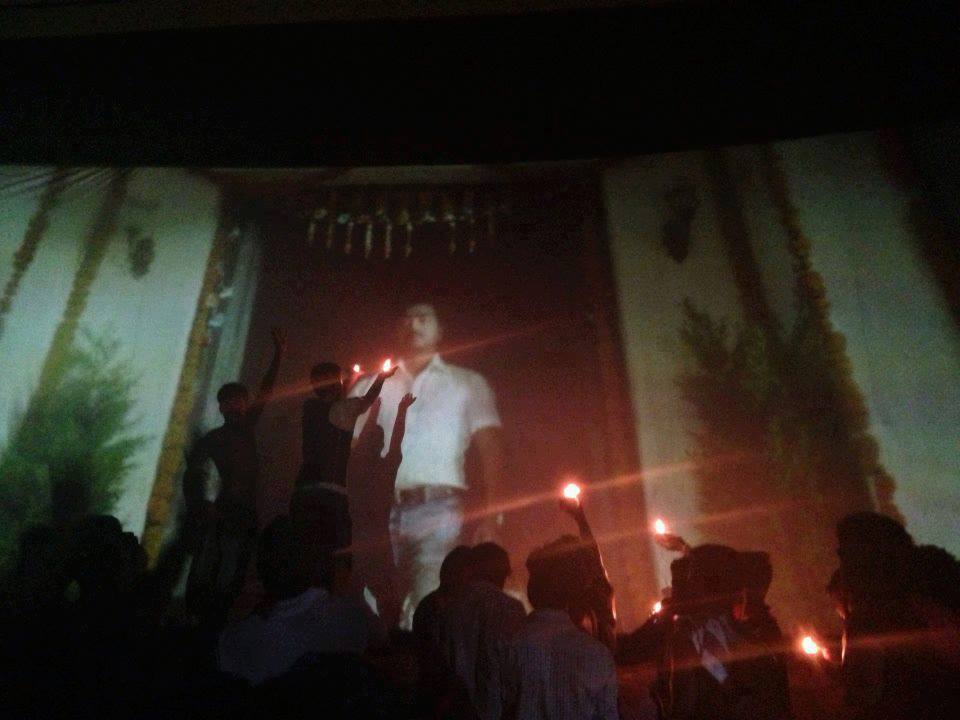 OTFC_Apk's tweet photo. #6YrsOfHistoricTHALAIVAA https://t.co/AaE2hytNyJ