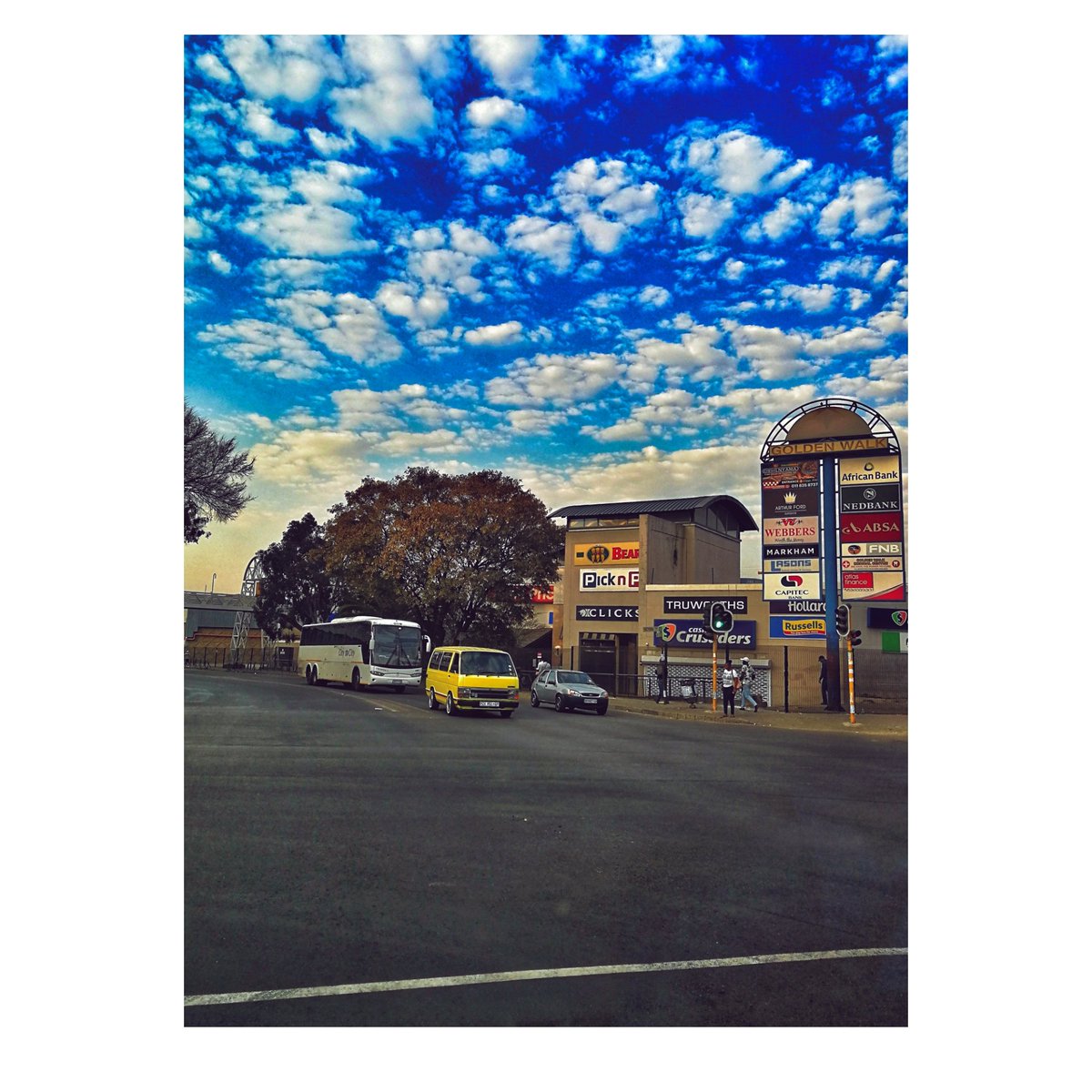 KatGrapher's tweet photo. #unfamiliarPlaces
Last Man Standing....
The mighty siyaya...
Germiston I August 2019
Shot with | Huawei P10
#LetMeShowYou #AStrainOfPurple #digitalart #pixel_sa #jozistreets #africangallery #phonephotography #huaweimobile #streetphotography #toyotasiyaya #toyatasa #taxisories https://t.co/gkJXPFaWY6