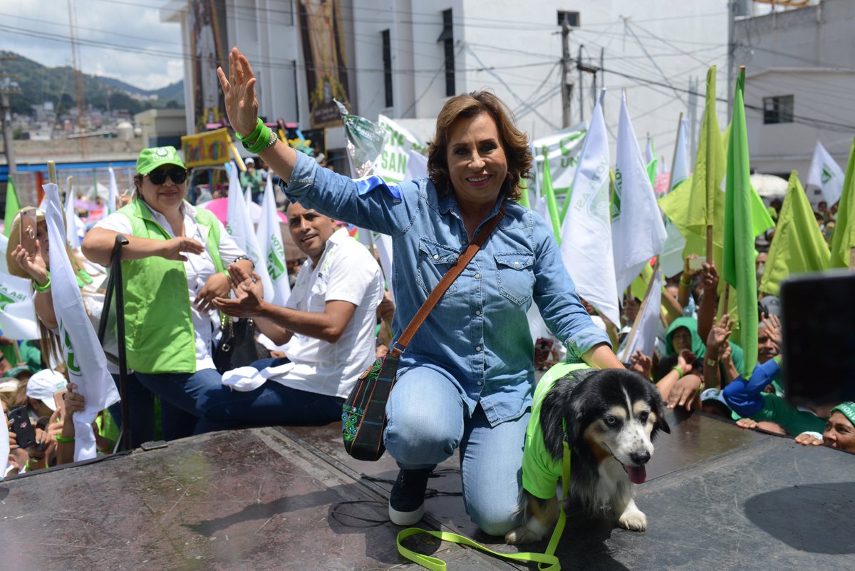 ChapinIngenio's tweet photo. A llegado el momento decisivo para los guatemaltecos, de elegir por el futuro de Guatemala. @SandraTorresGUA  es la mejor opción para cambiar la historia con oportunidades para todos.
#VotaUNE #GuateYaGano
#GuateNosUNE #PorTiyTuFamilia
#SandraTorres #SandraPresidente https://t.co/COBSkZgmcN
