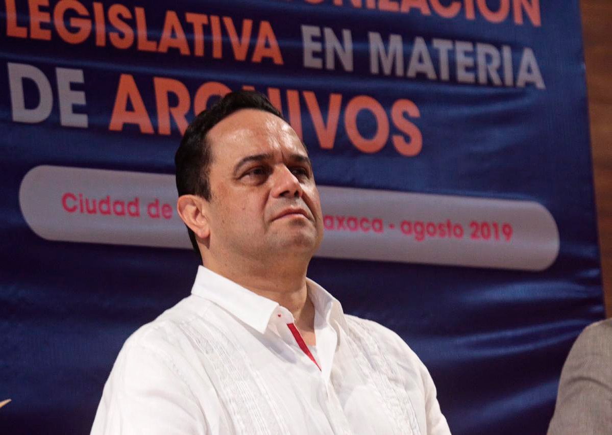 INAImexico's tweet photo. @f_javier_acuna @JosefinaRomanV @IAIPOaxaca @AGEO_GobOax @CEPIADET @IIJUNAM @AGNMex @ma_vecha @_JuanGomezP @ElJoseNaya @rojasvegaa @CONAIP_SNT 📌Los archivos son el piso firme en el que se edifica la vida de una sociedad y de su comunidad. Sin archivos, se habrían borrado en el tiempo el Código de Hammurabi o la Carta Magna, @f_javier_acuna en la Jornada por la Armonización Legislativa en materia de #Archivos en #Oaxaca https://t.co/kdnBs2V9W2