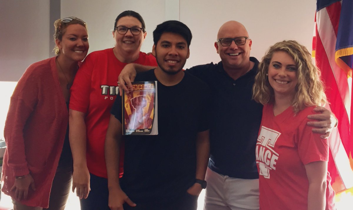 Lead_w_Russell's tweet photo. Special shoutout to @bloomberg_paul for the copies of #peerpower for out entire English team! Can’t wait to dig into the formative assessment process with these AWESOME people! #corecollaborative #impactteams #fbisdlearns https://t.co/FU2tDa1UWk