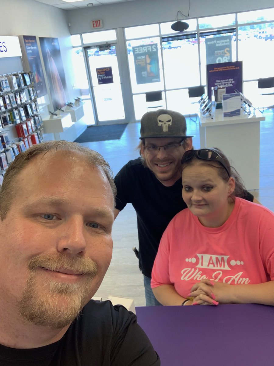 craftcom's tweet photo. Kristina is so happy being apart of the Metro family she brought Tyler in to be apart of it!! #metrobytmobile #boldnorth ⁦@SteveLessor⁩ ⁦@TracyLangeMetro⁩ https://t.co/vMHH2sP8ZJ