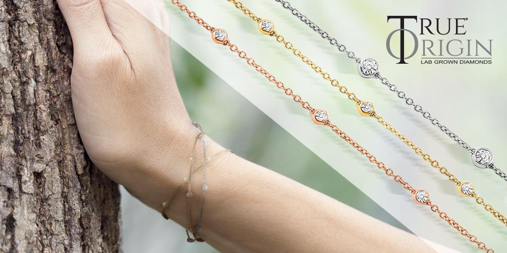 TrueOriginLab's tweet photo. If wood isn’t her thing, give her the gift of diamonds for your 5th anniversary. > https://t.co/K3CHDRQ2Sl #anniversarygift #labgrowndiamonds https://t.co/kuWDMuh8iz