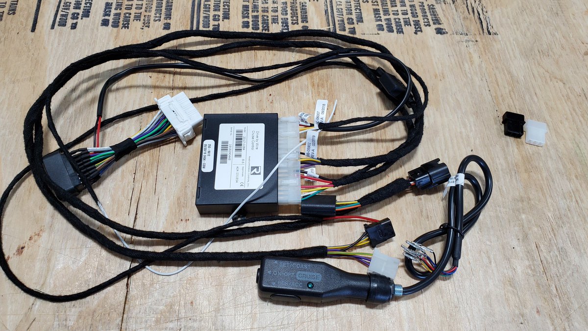 CodeZeroFargo's tweet image. Is your vehicle missing a cruise control feature?
We installed a Rostra electronic cruise control system in this Ford Focus S!
#codezero #czdoesit #cruisecontrol #Rostra #Ford