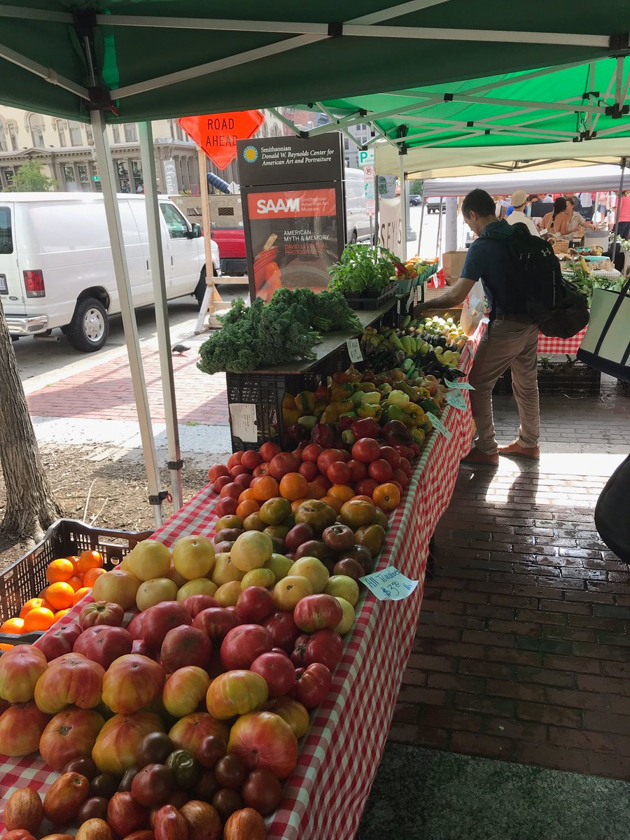 _DCHealth's tweet photo. In 2015, 1.7 million women, infants and children and 818,000 seniors in the nation got fresh local produce at farmers’ markets through #WIC FMNP and Senior FMNP. #lovemymarket #farmersmarketweek #DCWIC #DCSNAPED #FMNP #ProducePlus https://t.co/UQSOnYQyFI