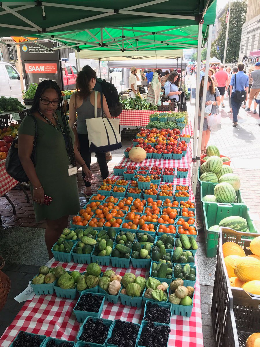 _DCHealth's tweet photo. In 2015, 1.7 million women, infants and children and 818,000 seniors in the nation got fresh local produce at farmers’ markets through #WIC FMNP and Senior FMNP. #lovemymarket #farmersmarketweek #DCWIC #DCSNAPED #FMNP #ProducePlus https://t.co/UQSOnYQyFI
