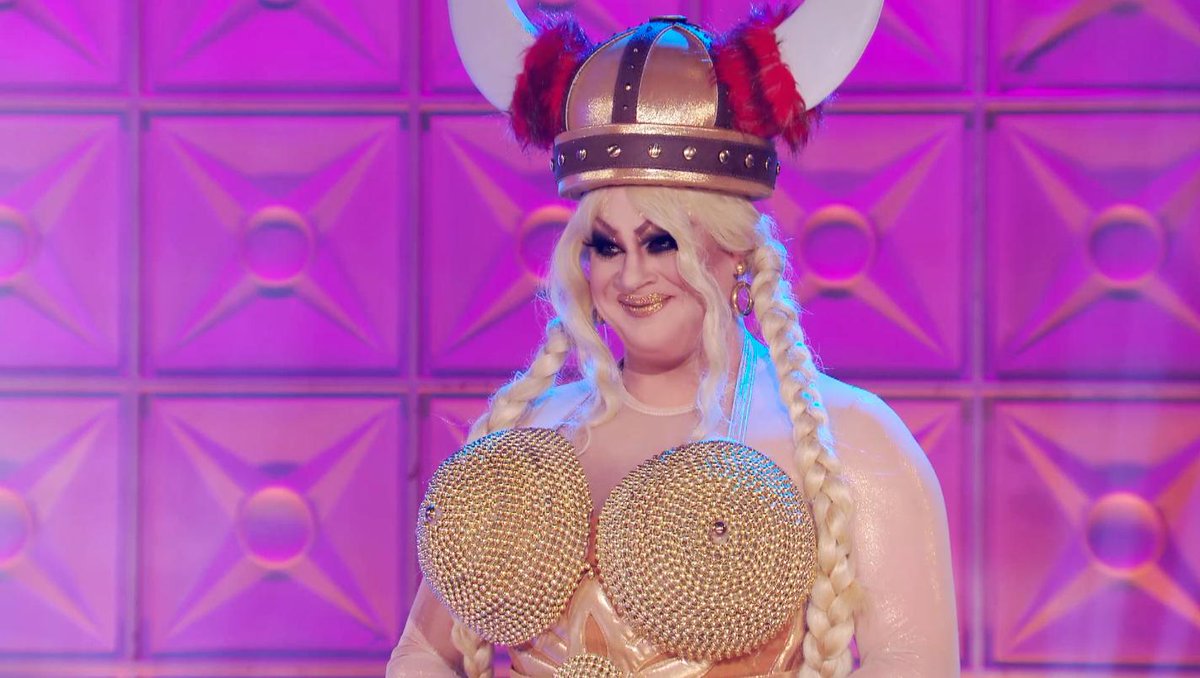 RuPaulsDragRace's tweet photo. Wishing the HAPPIEST of birthdays to the incomparable @NinaWest 💘 Send her ALL of the love today! ❌⭕️💫 https://t.co/eoBTqyg30L