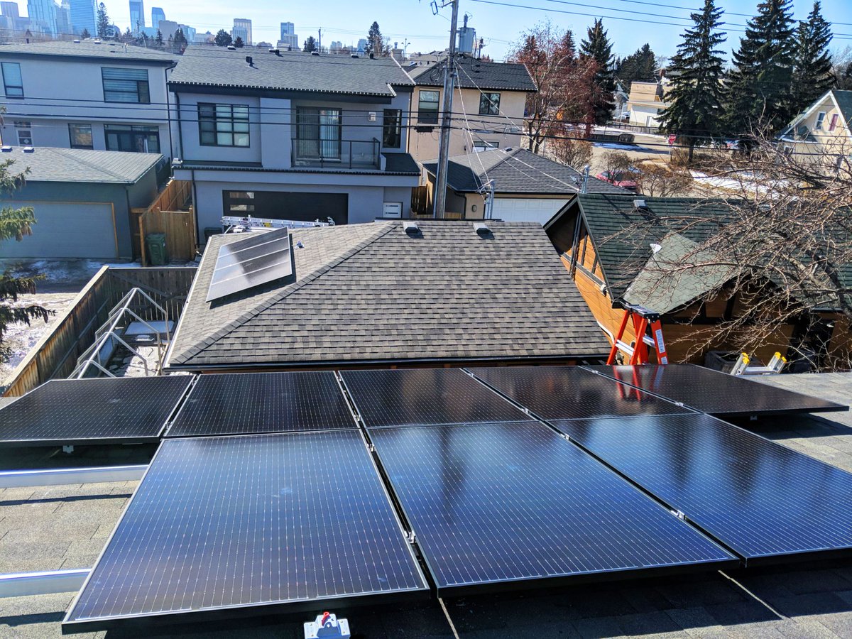 SkyFireEnergy's tweet photo. SkyFire Array of the Week: We installed this 5.76 kW solar PV system on a home in Calgary. #yycsolar #gosolar #yyc https://t.co/FoxfNJHcsu