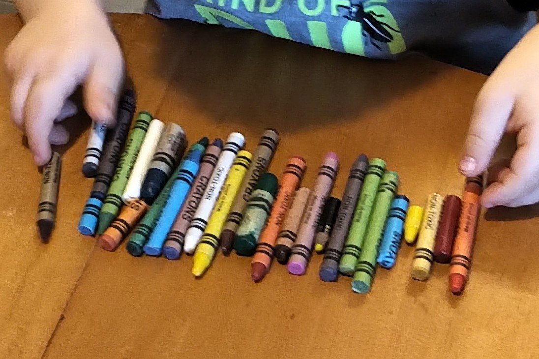 AnomriaReid's tweet photo. Playing with crayons? Yup!
Colouring with crayons? Nope!

#letslinethingsup https://t.co/EmbEh1jGsq
